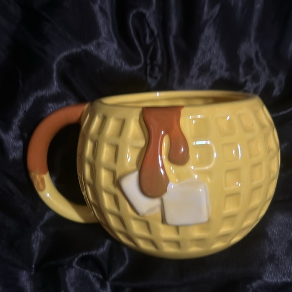 Stranger Things Butter & Maple Syrup Waffle Mug (New) - Picture 4 of 10